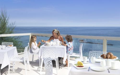 Hotel Sans Souci - image 2