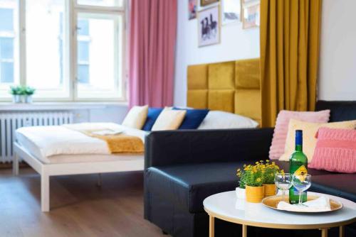 GOLDEN SUNNY APARTMENT, CENTRE, for 4 people, Прага (фото 9)