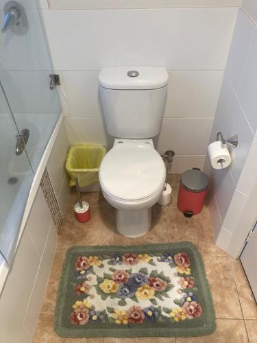Bathroom, Comfortable room near the shops in Northern Canberra