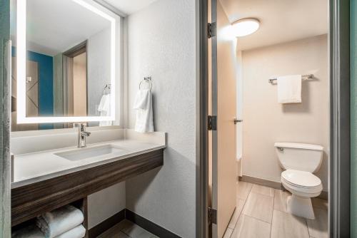 Holiday Inn Express & Suites Phoenix - Mesa West, an IHG Hotel