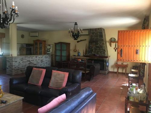 casa piscina chimenea en Gador