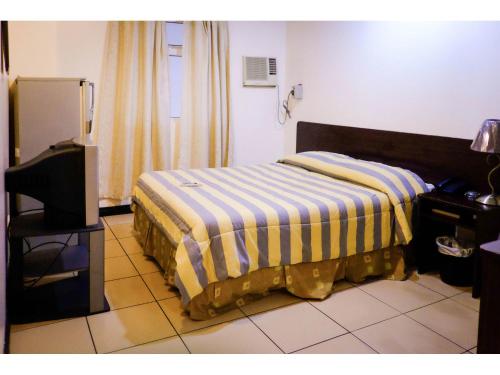 Standard Double Room image 6