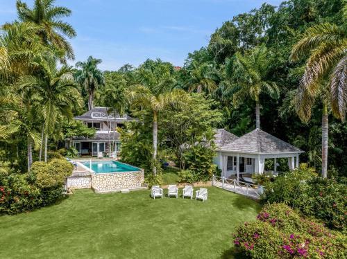 421246379 Round Hill Hotel & Villas