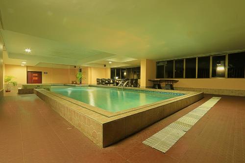 Swimming pool, Hotel Gateway Grandeur in Guwahati