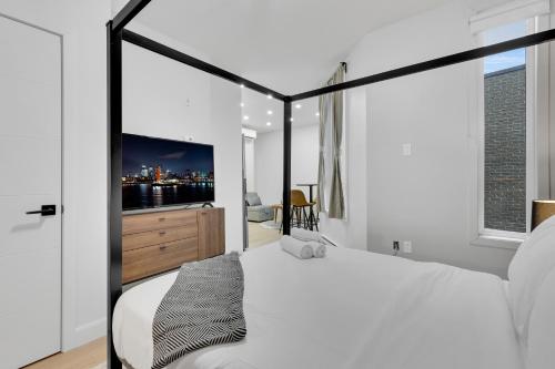 Deluxe Suites Downtown Montreal Room Type - Deluxe Queen Studio 