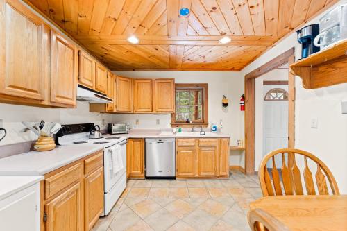 River Road Treehouse Retreat in วอร์เรนส์เบิร์ก (นิวยอร์ก)