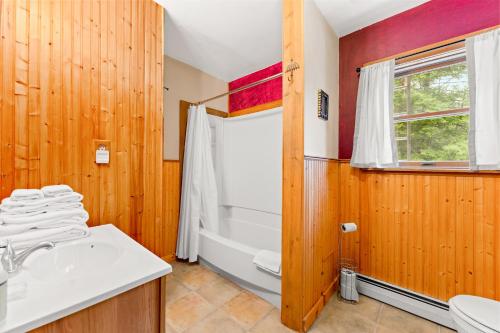 River Road Treehouse Retreat