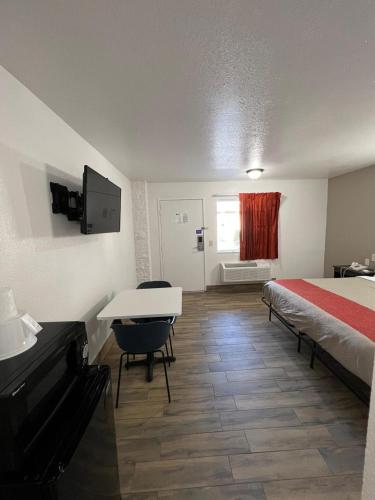 Motel 6-Orange, CA - Anaheim