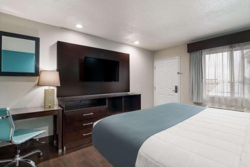 Spanish Trails Inn - Laredo Hotel – Laredo, TX