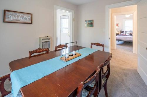 The Bike Path House! Cozy 2 BR w/ Fireplace The Bike Path House! Cozy 2 BR w/ Fireplace