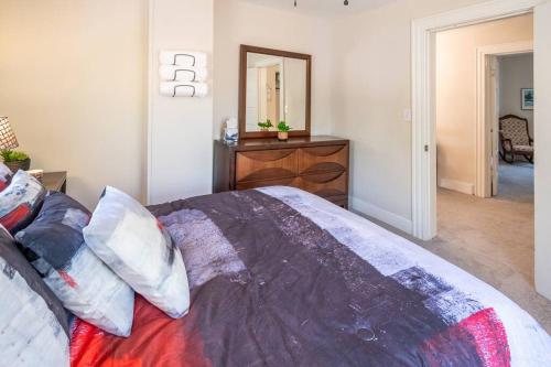 The Bike Path House! Cozy 2 BR w/ Fireplace The Bike Path House! Cozy 2 BR w/ Fireplace