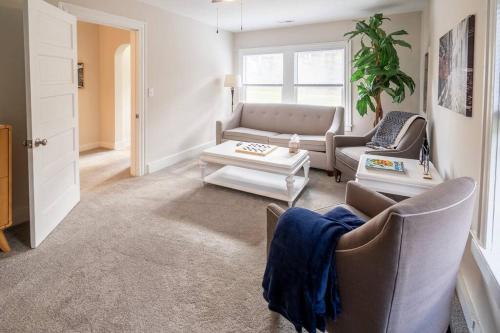 The Bike Path House! Cozy 2 BR w/ Fireplace The Bike Path House! Cozy 2 BR w/ Fireplace