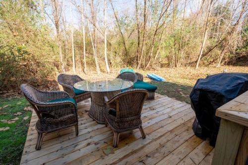 The Bike Path House! Cozy 2 BR w/ Fireplace The Bike Path House! Cozy 2 BR w/ Fireplace