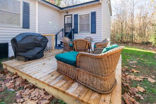 The Bike Path House! Cozy 2 BR w/ Fireplace The Bike Path House! Cozy 2 BR w/ Fireplace
