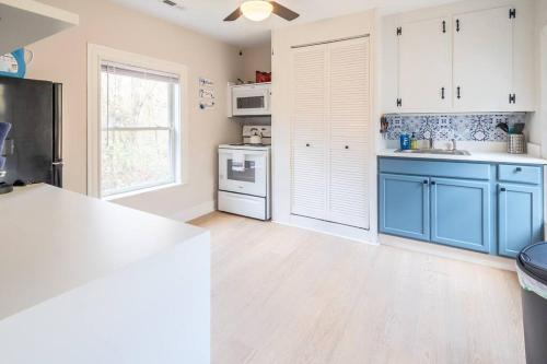 The Bike Path House! Cozy 2 BR w/ Fireplace The Bike Path House! Cozy 2 BR w/ Fireplace