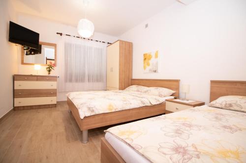 One-Bedroom Apartment with Terrace room in Apartments by the sea Baska Krk - 20424