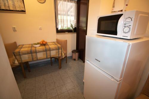 One-Bedroom Apartment with Terrace image 2