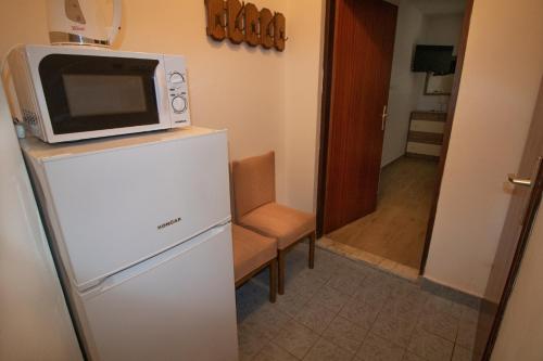 One-Bedroom Apartment with Terrace image 3