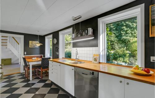 Kitchen, 5 Bedroom Awesome Home In Erslev in Dragsbaek