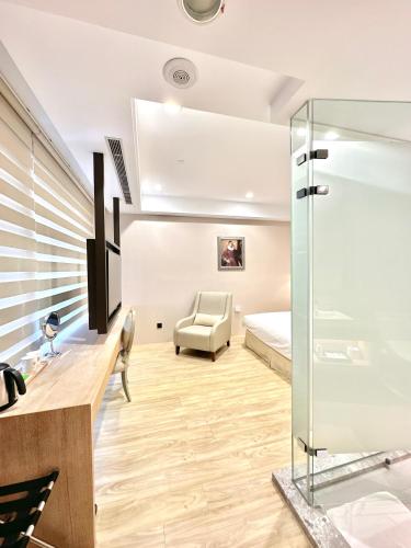 Deluxe Double Room with Parking image 10