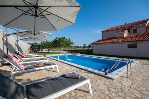 One-Bedroom Apartment room in Holiday apartment in Privlaka with sea view balcony air conditioning WiFi 3598-5