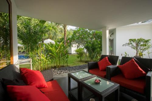 Explore Lombok from your Villa for 2+