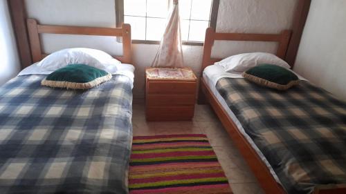2 twin beds