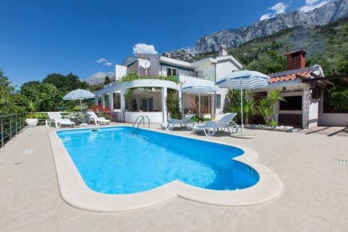 Family friendly house with a swimming pool Makarska - 19796