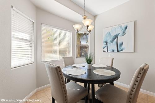 บริการและสิ่งอำนวยความสะดวก, Hawk Ridge Two Bedroom Condo by Cool Properties in เมสควิทเต