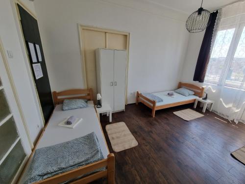 Downtown Belgrade Hostel and Apartments – Belgrade, NY
