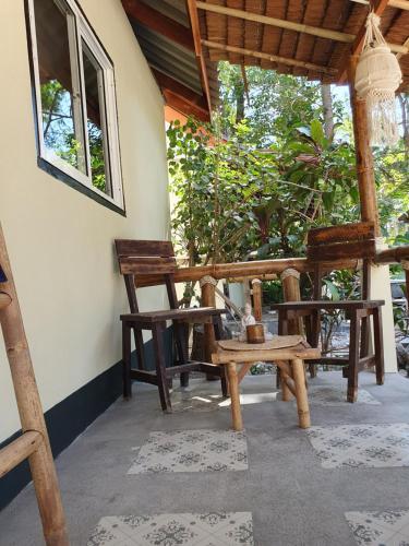 Bungalow with Garden View image 5