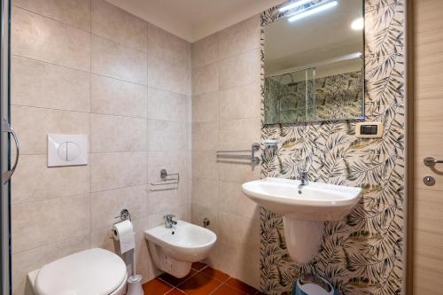Bathroom, Sg Apartment Standard in Massafra