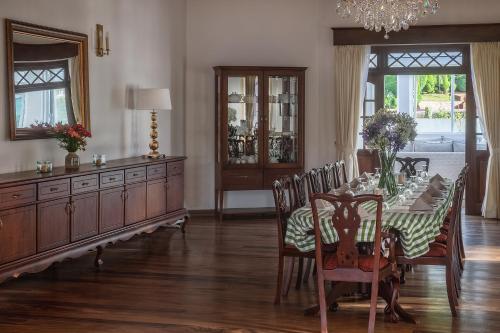 מסעדה, W15 Lake Gregory in נובארה אליה