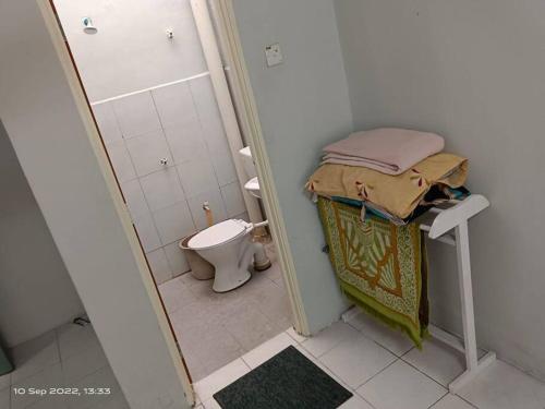 Taufiq 34 KLIA Sepang with 3 Airconds & Free Wi-Fi Taufiq 34 KLIA Sepang with 3 Airconds & Free Wi-Fi