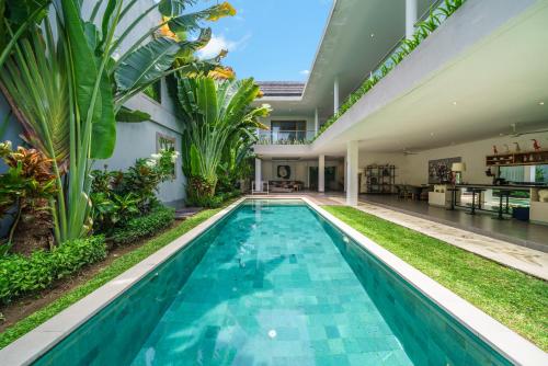 Villa Paloma - Chic Tropical Garden Villa with Outdoor Pool