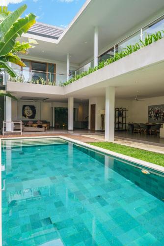 Three-Bedroom Villa with Private Pool image 10
