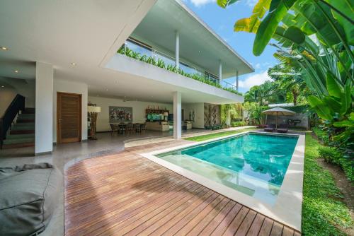 Three-Bedroom Villa with Private Pool image 1