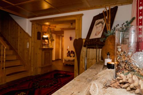 Indgang, Gasthof zum Guten Tropfen in Partenen