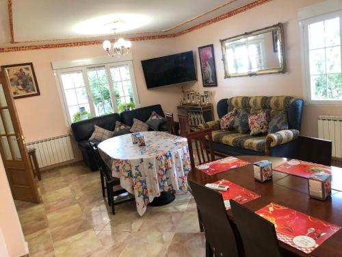 Közös társalgó / TV, CHALET EN EL CORAZÓN DE LA SIERRA DE GREDOS, PINAR DE LA ATALAYA-TIEMBLO (CHALET EN EL CORAZON DE LA SIERRA DE GREDOS, PINAR DE LA ATALAYA-TIEMBLO) in El Tiemblo