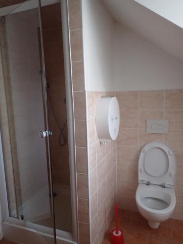 3 bedrooms, 10 beds