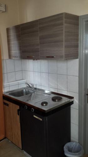 Takis Hotel Apartments - image 5