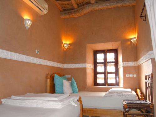 2 twin beds
