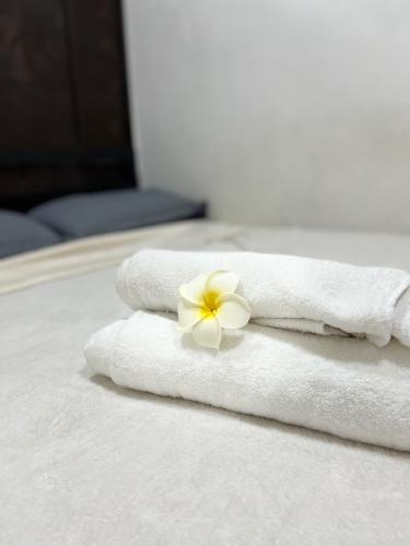 GCASH - Taal cozy private homestay with PRIVATE attached bathroom in General Trias - Pink Room