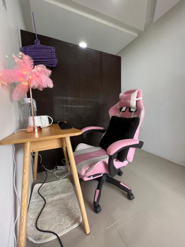 GCASH - Taal cozy private homestay with PRIVATE attached bathroom in General Trias - Pink Room