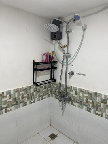 GCASH - Taal cozy private homestay with PRIVATE attached bathroom in General Trias - Pink Room