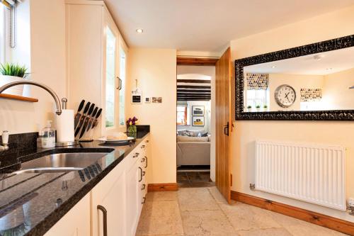 مطبخ, Finest Retreats - Ivy Cottage in كيركبي لونسدل