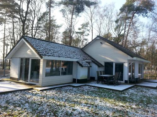 Comfortabele Vrijstaande Bungalow 3
