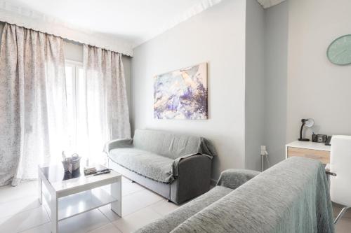 B&B Lárisa - Spacious, renovated & equipped 90sqm apartment - Bed and Breakfast Lárisa