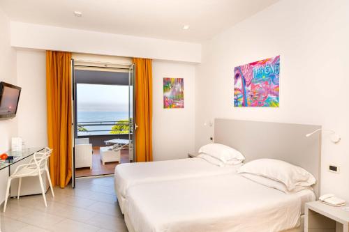 Triple Room with Sea View