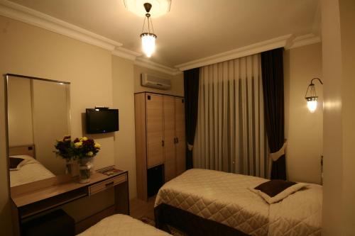 Standard Double Room image 5